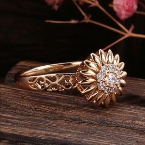 Stunning Floral Gold Colored Shiny Ring